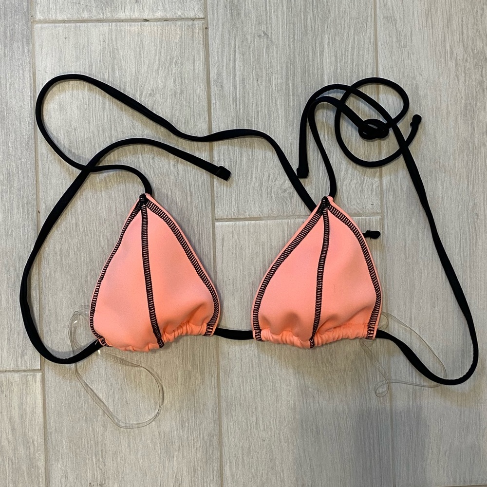 NWOT Triangle Bikini Top